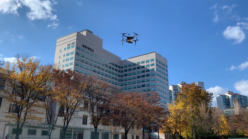 File:Drone.jpg
